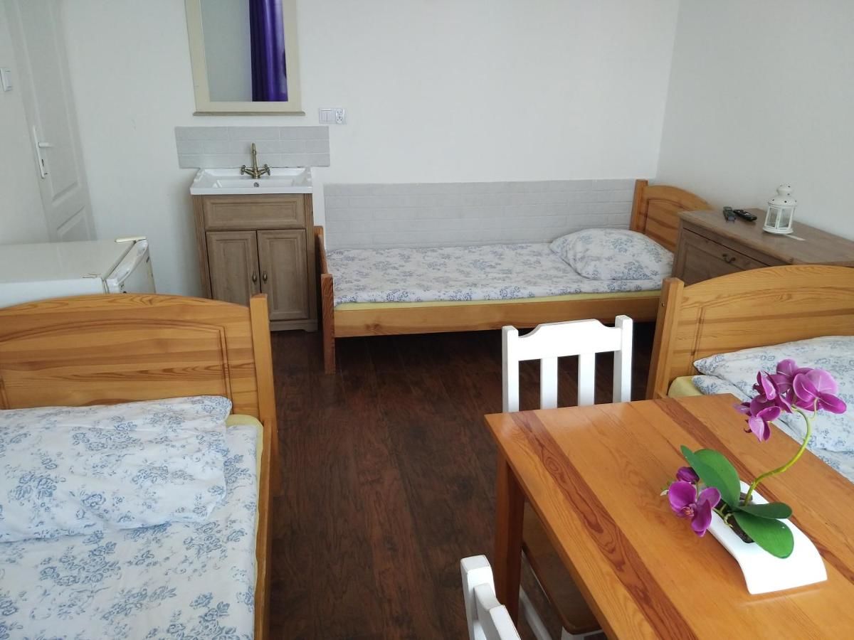 Хостелы Hostel Rumiankowy - Airport Hostel Вроцлав-14