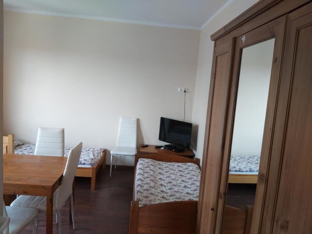 Хостелы Hostel Rumiankowy - Airport Hostel Вроцлав