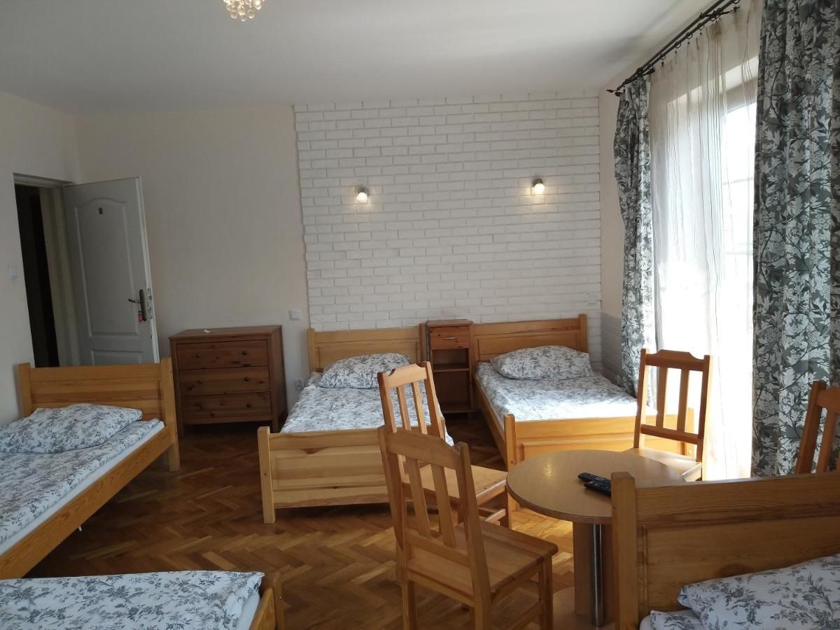 Хостелы Hostel Rumiankowy - Airport Hostel Вроцлав-22