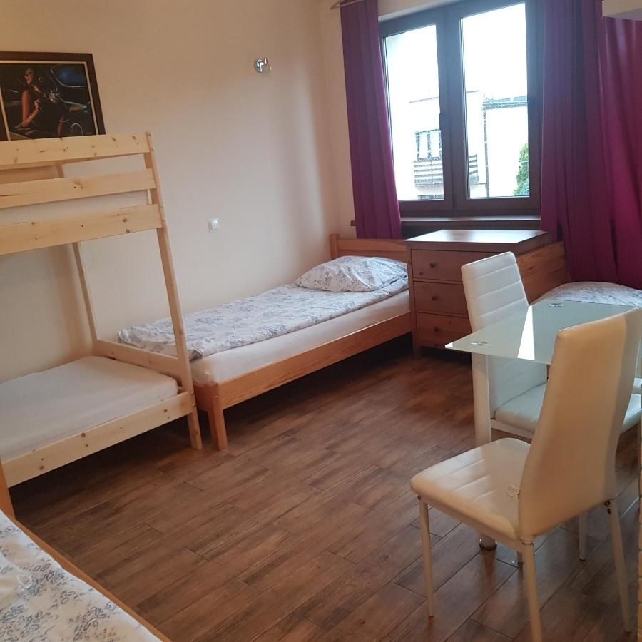 Хостелы Hostel Rumiankowy - Airport Hostel Вроцлав-29