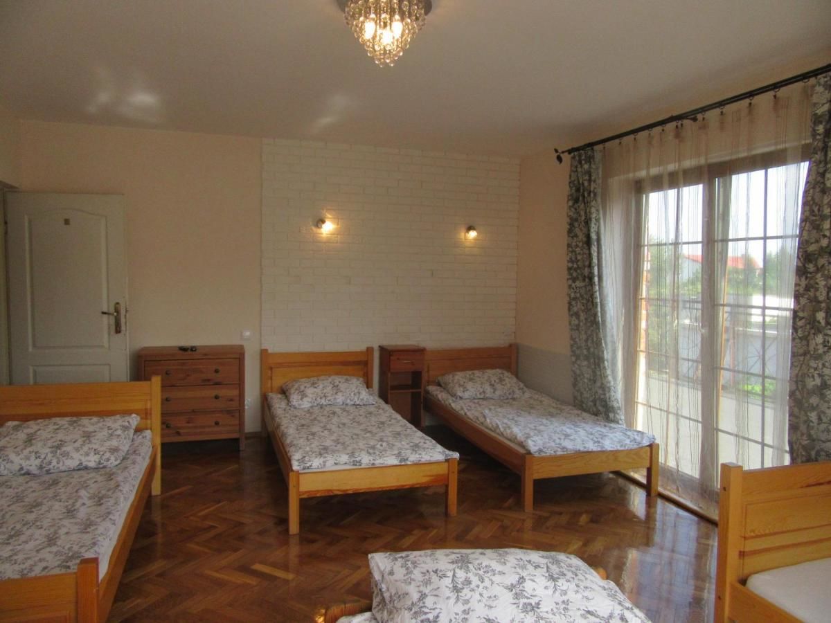 Хостелы Hostel Rumiankowy - Airport Hostel Вроцлав-37